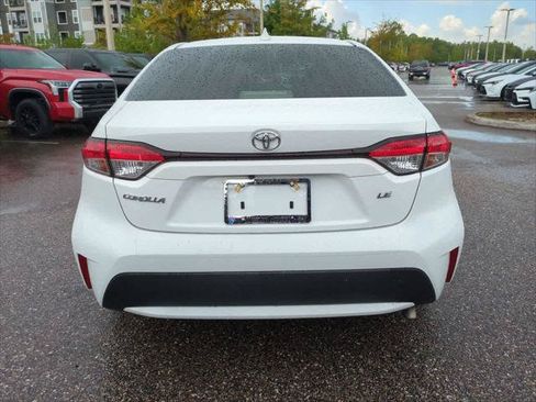 Certified 2022 Toyota Corolla LE FWD image 5