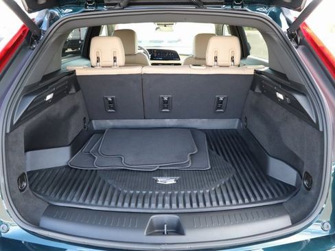 Used 2024 Cadillac XT4 Luxury w/ Cold Weather Package image 7