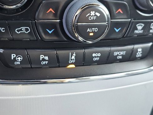 Used 2018 Jeep Grand Cherokee Limited AWD/4WD image 12