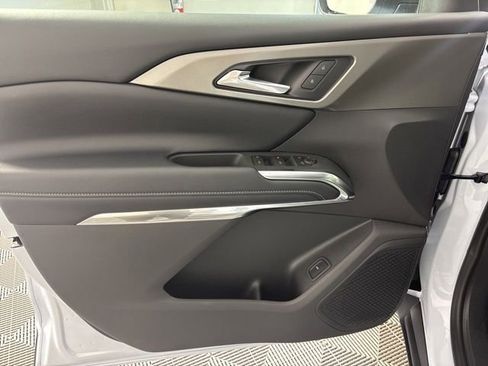 New 2026 Chevrolet Traverse LT w/ Sun and Wheel Package AWD/4WD image 3