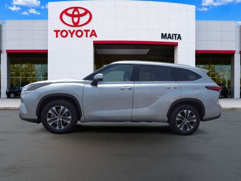 Used 2023 Toyota Highlander XLE FWD image 7