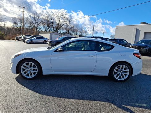 Used 2016 Hyundai Genesis 3.8 image 4