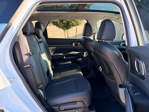 Used 2025 Kia Sorento S w/ Panoramic Sunroof Package FWD image 15