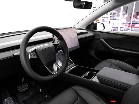 Used 2026 Tesla Model Y 2WD image 3