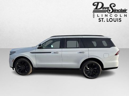New 2025 Lincoln Navigator Reserve w/ Jet Appearance Package image 8
