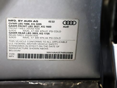 Used 2022 Audi e-tron Premium w/ Convenience Plus Package image 26