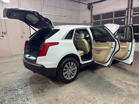 Used 2017 Cadillac XT5 Luxury w/ Driver Awareness Package AWD/4WD image 12