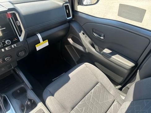 Used 2025 Nissan Frontier SV image 20