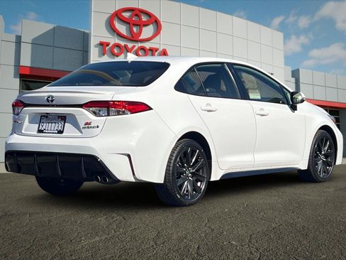 Certified 2024 Toyota Corolla SE FWD image 3