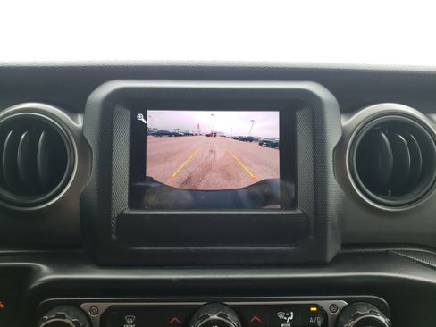 Used 2021 Jeep Gladiator Sport image 32