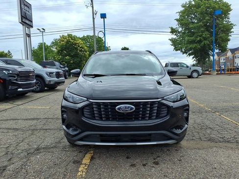 Used 2024 Ford Escape Platinum AWD/4WD image 2