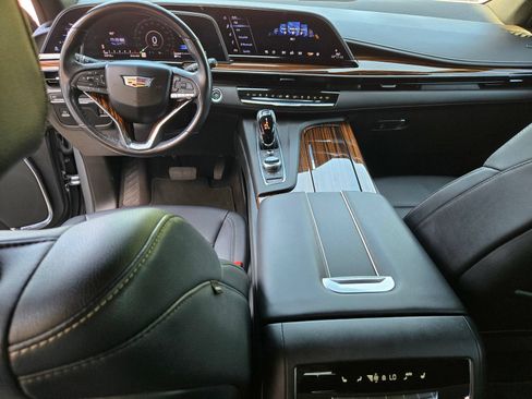Used 2023 Cadillac Escalade ESV Luxury RWD image 8