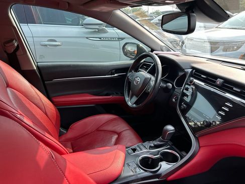 Used 2019 Toyota Camry XSE w/ Navigation Package FWD image 10