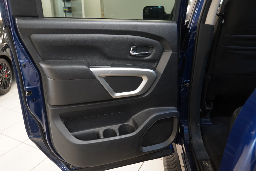 Used 2018 Nissan Titan SV w/ SV Convenience Package AWD/4WD image 16