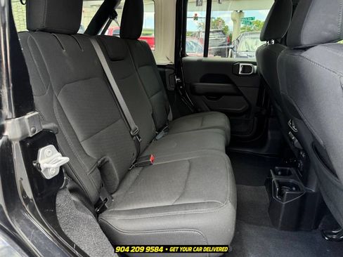 Used 2019 Jeep Wrangler Unlimited Sahara w/ LED Lighting Group AWD/4WD image 18