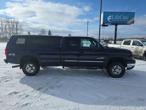 Used 2006 Chevrolet Silverado 2500 LT w/ Heavy-Duty Power Package image 6