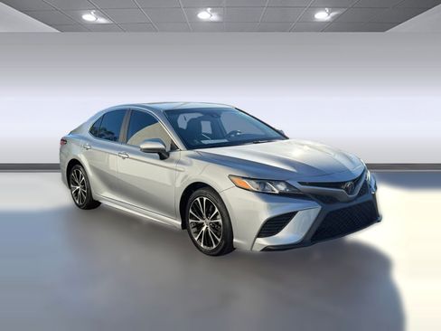 Used 2020 Toyota Camry SE image 6