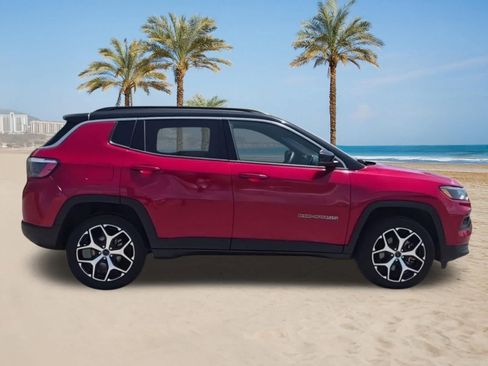 Used 2025 Jeep Compass Limited AWD/4WD image 9