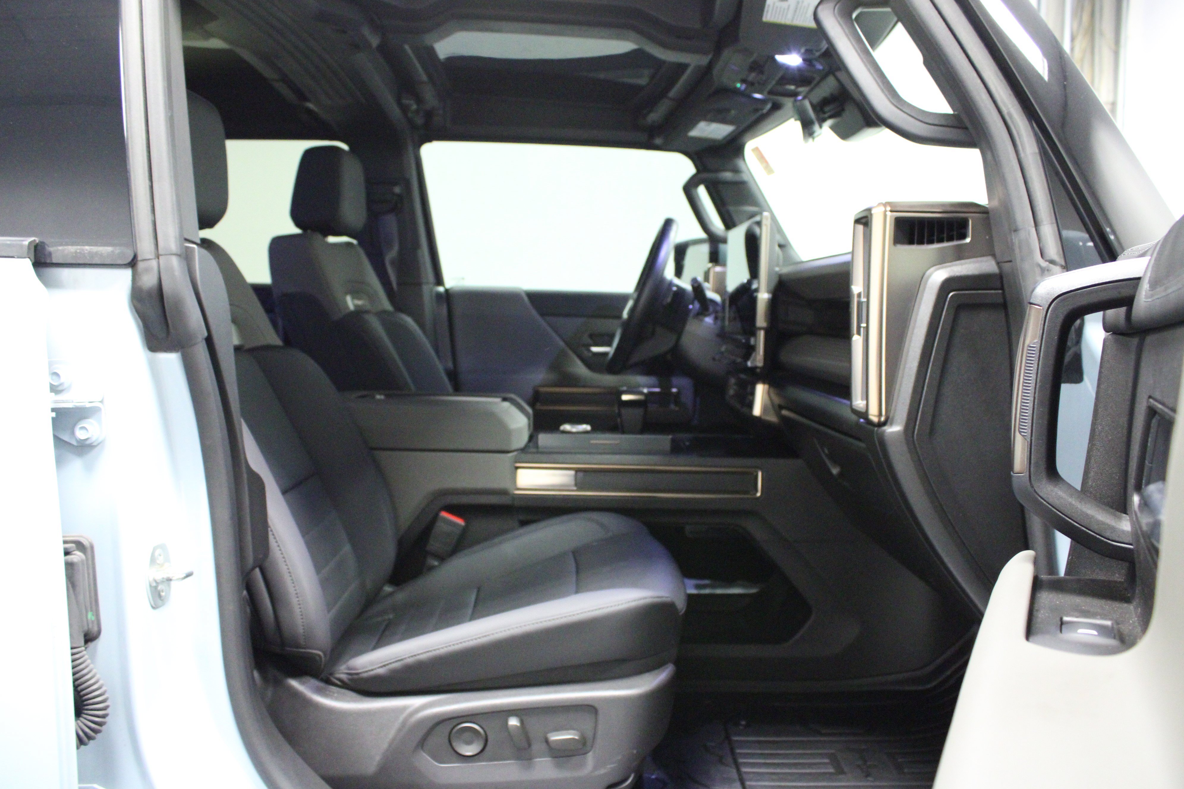 Used 2025 GMC Hummer EV 2X AWD/4WD image 16