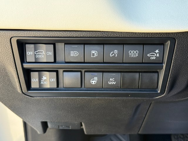 Used 2024 Toyota Sequoia Capstone AWD/4WD image 21