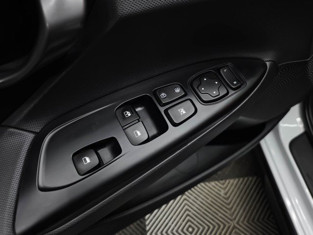 Used 2020 Hyundai Veloster Turbo FWD image 31