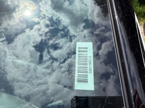 Used 2025 Chrysler Pacifica Select FWD image 6
