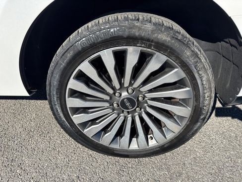 Used 2019 Lincoln Navigator Reserve image 10