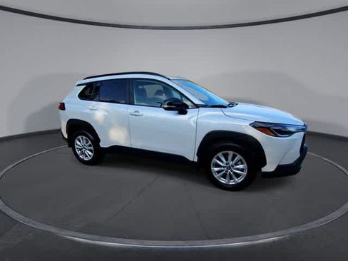 Certified 2025 Toyota Corolla Cross LE FWD image 9