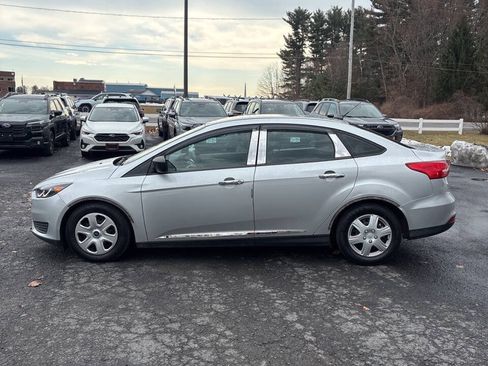 Used 2017 Ford Focus S FWD image 2