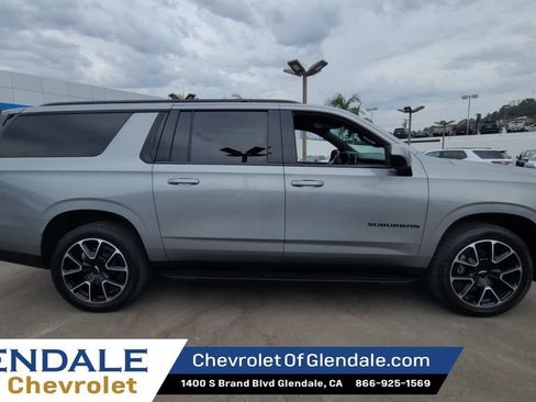 Used 2024 Chevrolet Suburban RST RWD image 9