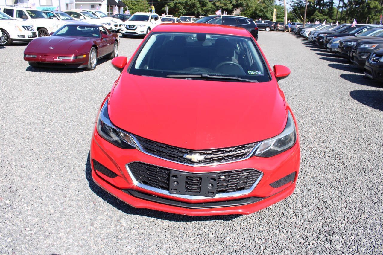 Used 2017 Chevrolet Cruze LT FWD image 3