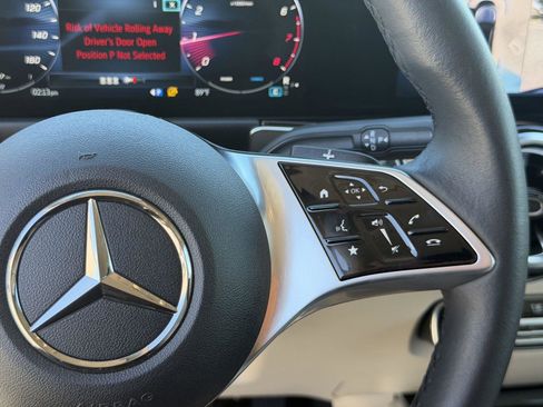 Used 2025 Mercedes-Benz GLB 250 image 10