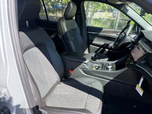New 2026 Jeep Grand Cherokee Altitude AWD/4WD image 23