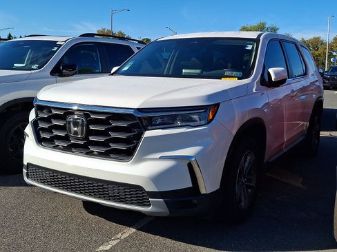 Used 2024 Honda Pilot EX-L image 3