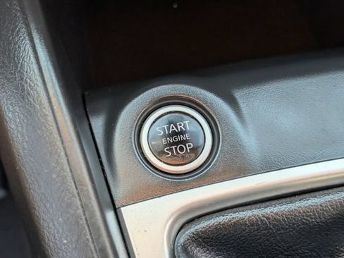 Used 2021 Nissan Versa S FWD image 23
