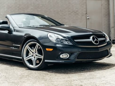 Used 2011 Mercedes-Benz SL 550 image 40