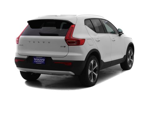 New 2025 Volvo XC40 B5 Core w/ Protection Package Premier image 4