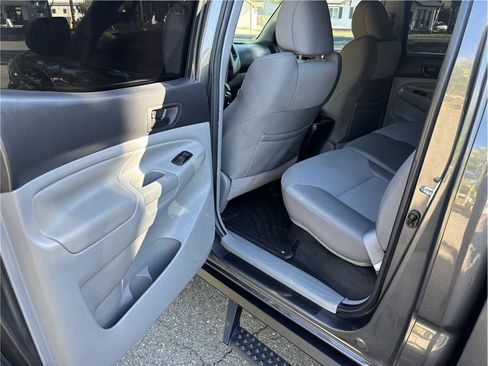 Used 2012 Toyota Tacoma 4x4 Double Cab w/ TRD Off-Road Pkg image 11