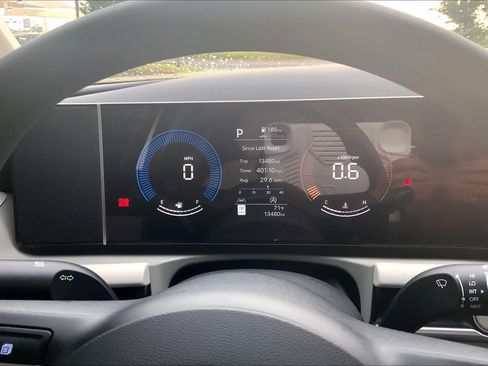 Used 2025 Hyundai Tucson SE FWD image 25