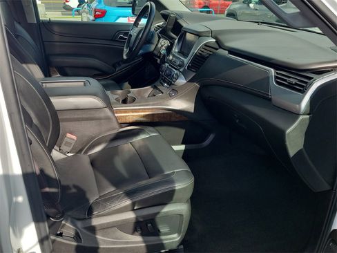 Used 2017 Chevrolet Suburban LT image 15