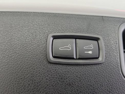 Used 2026 Porsche Macan AWD/4WD image 31