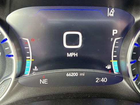 Certified 2023 Chrysler Pacifica Touring-L image 19