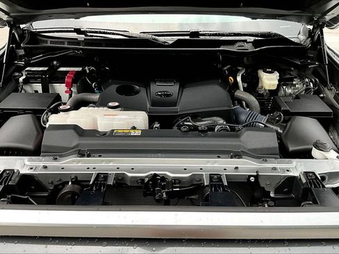 Used 2025 Toyota Tundra Limited AWD/4WD image 33