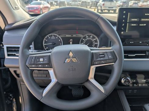 New 2026 Mitsubishi Outlander ES image 13