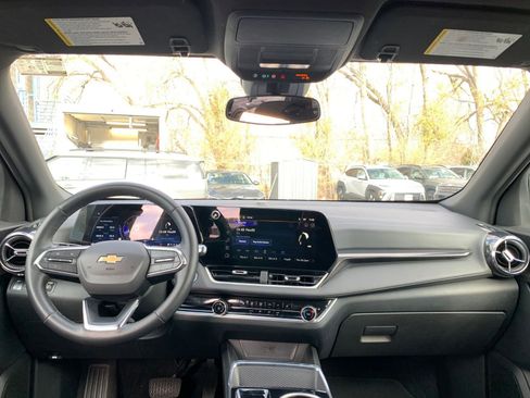 Used 2025 Chevrolet Equinox LT image 32