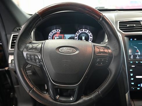 Used 2019 Ford Explorer Platinum image 26