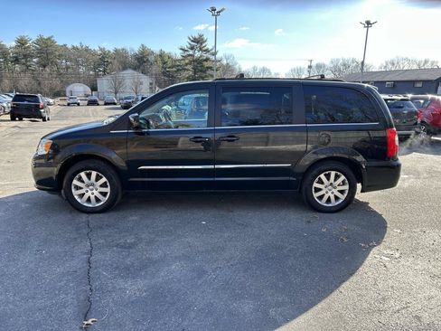 Used 2015 Chrysler Town & Country Touring FWD image 6