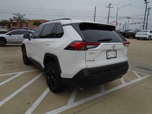 Used 2021 Toyota RAV4 XLE image 7