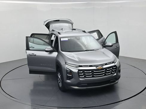 Used 2025 Chevrolet Equinox LT w/ Convenience Package II FWD image 52