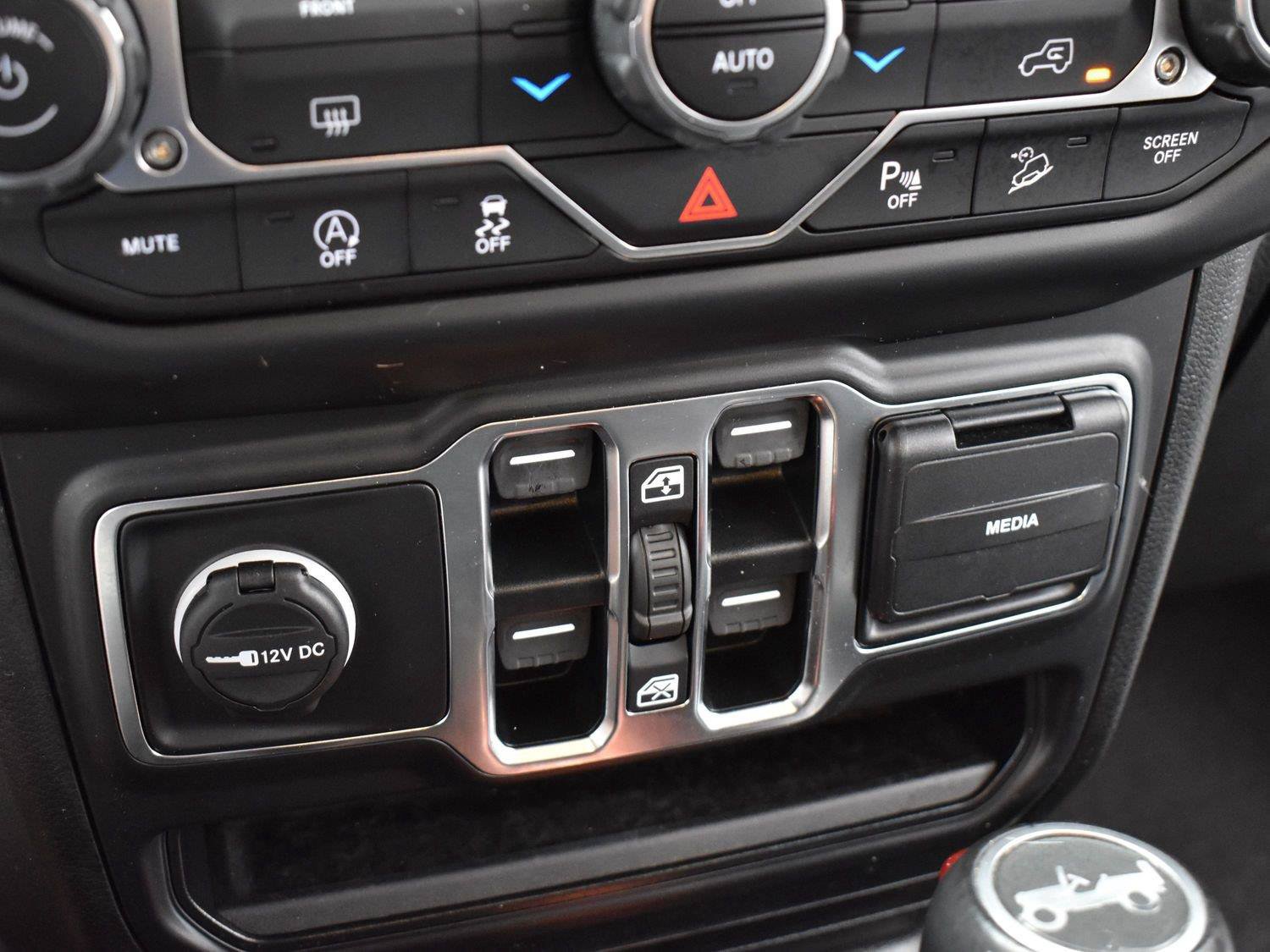 Used 2020 Jeep Wrangler Unlimited Sahara AWD/4WD image 22